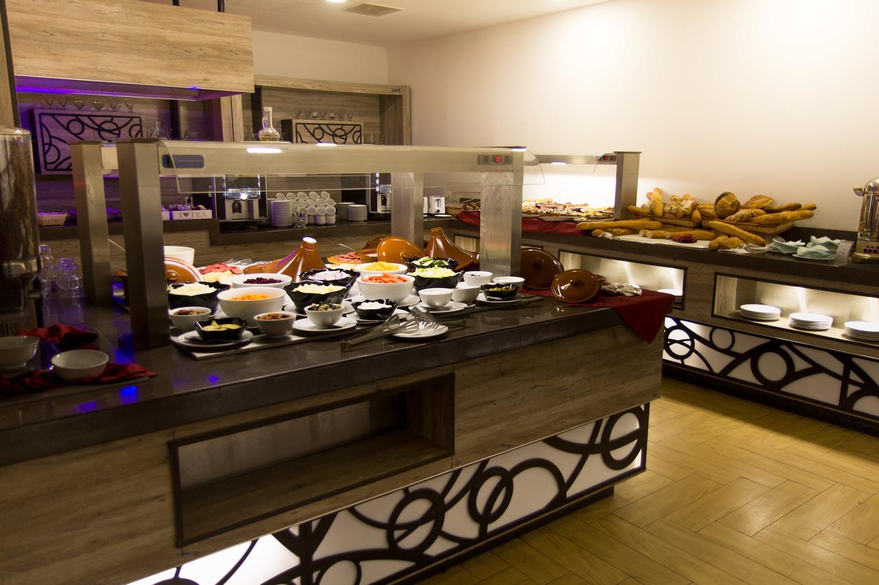 Complexe Touristique Bouzour Hotell Mostaganem Exteriör bild